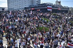 Protesto nuotaikomis gyvenančioje Baltarusijoje – raginimai atsiimti indėlius