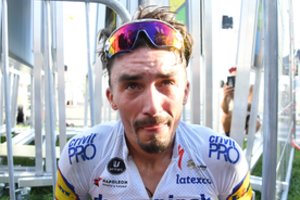 „Tour de France“ antrajame etape pergalę šventęs prancūzas J. Alaphilippe'as netramdė laimės ašarų