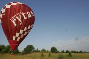 „Lietuvos rytui“ – 30: paaiškėjo, kas laimėjo skrydį oro balionu