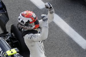 Italijoje – sustabdytos lenktynės, nubaustas L. Hamiltonas bei netikėtas lyderių trejetas