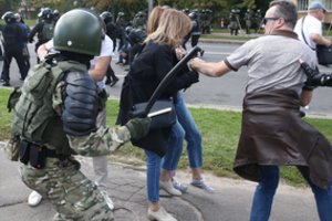 Minske girdėti pirmieji šūviai: jėgos struktūros vaiko protestuotojus
