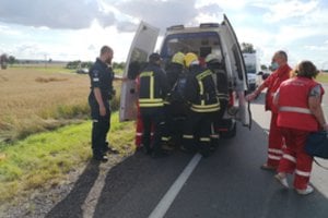 Nesėkminga pensininkės vairavimo pamoka Panevėžio rajone: sudaužė automobilį, lūžo kojos ir jai, ir vyrui