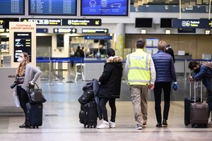 Jau 4 pareigūnams nustačius COVID-19, išplatintas prašymas pasirūpinti saugumu Vilniaus oro uoste