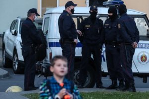 Baltarusius supykdė pareigūnų elgesys: aktyvistės vaiką iš mokyklos išsivedė be tėvų žinios