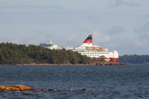 Keleiviai evakuoti iš ant seklumos užplaukusio Suomijos kruizinio laivo „Viking Amorella“