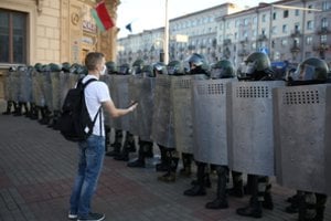 Baltarusijoje priešais policijos direkciją pasidegė vyras