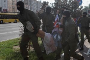 Minske per bėgimo akciją ėmė darbuotis OMON pajėgos: sulaikomi dalyviai