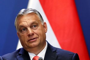 V. Orbanas ragina atsistatydinti Budapeštą sukritikavusią EK vicepirmininkę