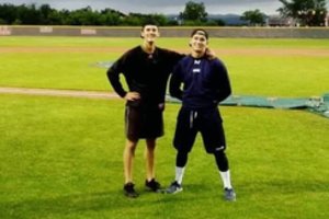 Lietuvos beisbolininkas prašo pagalbos Švedijoje sunkiai sužalotam broliui dvyniui