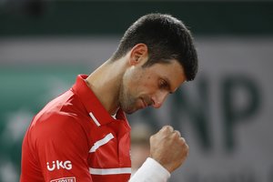 N. Džokovičius tik po 4 valandų kovos įveikė „Roland Garros“ pusfinalio barjerą
