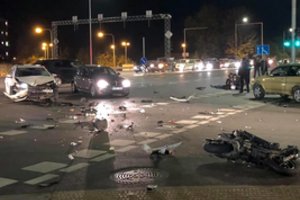 Avarija Vilniuje: po susidūrimo su automobiliu ligoninėje atsidūrė motociklininkas