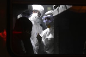 Pandemija nerimsta: auga užsikrėtimų skaičius, vėl grįžta gyvenimo ribojimai