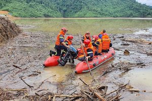Vietname rasti negyvi devyni gelbėtojai, dirbę žemės nuošliaužos nuniokotoje vietovėje