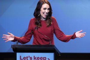 Naujosios Zelandijos parlamento rinkimuose nugalėjusi J. Ardern žada imtis reformų