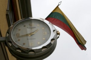 Lietuvoje įvedamas žiemos laikas: laikrodžio rodyklę teks pasukti valanda atgal