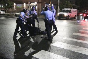 Filadelfijoje policijai nušovus juodaodį, mieste kilo protestai