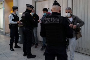 Prancūzijos policija sulaikė su išpuoliu Nicoje siejamą 17-metį