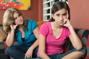 3 psichoterapeuto patarimai, kurie padės lengviau susikalbėti su paaugliais