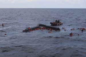Prie Libijos krantų nuskendo mažiausiai 74 migrantai
