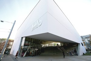 Muziejai uždaryti: MO parodą perkelia į lauką