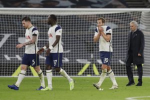 „Tottenham Hotspur“ išsiveržė į Anglijos lyderius, dukart keikta VAR sistema