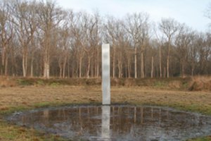 Dar vienas paslaptingas obeliskas rastas Nyderlandų dykynėje
