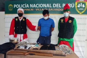 Sučiupti narkotikų prekeivį padėjo ginkluotas Kalėdų senelis