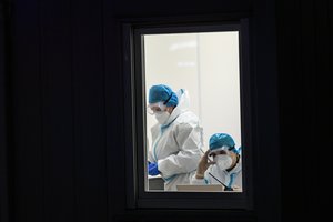 Pandemijos grimasos: Rusijoje per parą patvirtinta daugiau nei 28 tūkst. koronaviruso atvejų, Ukrainoje – 11,7 tūkst.