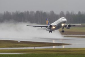 Dėl naujos atmainos koronaviruso Nyderlandai iki sausio 1-osios uždraudžia skrydžius iš JK