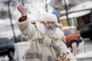 Lietuviškos Kūčių ir Kalėdų tradicijos vaikams: basomis per sniegą ir linksmybės su Kalėda