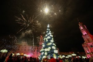 Vilnius ir Kaunas per Naujuosius metus ribos patekimą prie Kalėdų eglučių: atsisako fejerverkų