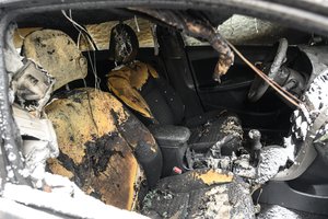 Utenoje sudegintas automobilis BMW 320