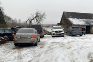Vilniuje pavogtą automobilį buvo bandoma realizuoti detalėmis