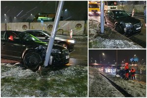 Avarija Vilniuje: vengdamas atsitrenkti į kitą automobilį „Audi“ vairuotojas taranavo stulpą