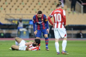„Barcelona“ krachas tęsiasi: L. Messi buvo išvarytas iš aikštės, o komanda pralaimėjo Ispanijos supertaurės finalą