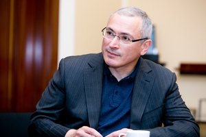Kremliaus kritikas M. Chodorkovskis pavadino V. Putiną „senstančiu autokratu“