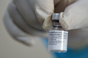 PSO ir „Pfizer“ pasirašė susitarimą dėl 40 mln. vakcinos nuo COVID-19 dozių tiekimo skurdžioms šalims