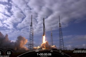 „SpaceX“ raketa iškėlė į orbitą rekordiškai didelę palydovų grupę, tarp jų – ir kurtas lietuvių