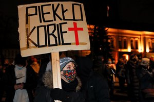 Lenkijoje įsigalios beveik visiškas abortų uždraudimas