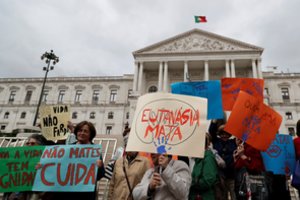 Portugalijos parlamentas priėmė įstatymą, leidžiantį įteisinti eutanaziją