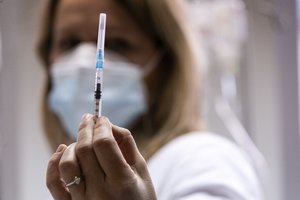 ES vaistų agentūra ir EK patvirtino „AstraZeneca“ vakciną nuo COVID-19