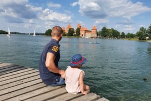 Iš Anglijos kaltinimų pagrobus vaiką sulaukęs lietuvis kovoja dėl dukters: „Lietuvoje ji saugi“