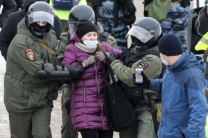 JAV smerkia „šiurkščią“ Rusijos taktiką prieš protestuotojus, Rusija liepia nesikišti