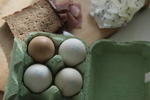 Lenkai lengvai atsikrato kiaušinių pertekliaus – lietuviams vis dar svarbiausia jų kaina   