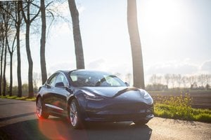 Patvirtintas naujasis „Tesla Roadster“ patentas: net valytuvai bus neįprasti