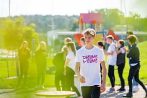 Britų remiami Lietuvos moksleiviai lyderystės mokėsi per sportą