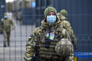 Donbase per apšaudymą žuvo vienas ir buvo sužeistas dar vienas ukrainiečių karys