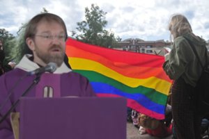 Kretingos kapeliono žodžiai apie LGBT bendruomenę pašiurpino net parapiją: išvadino „iškrypėliais“ ir „lgbtišnikais“
