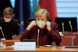 A. Merkel prognozuoja dar „tris keturis sunkius mėnesius“ dėl koronaviruso pandemijos Vokietijoje