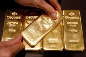 Lenkijos centrinis bankas pirks 100 tonų aukso